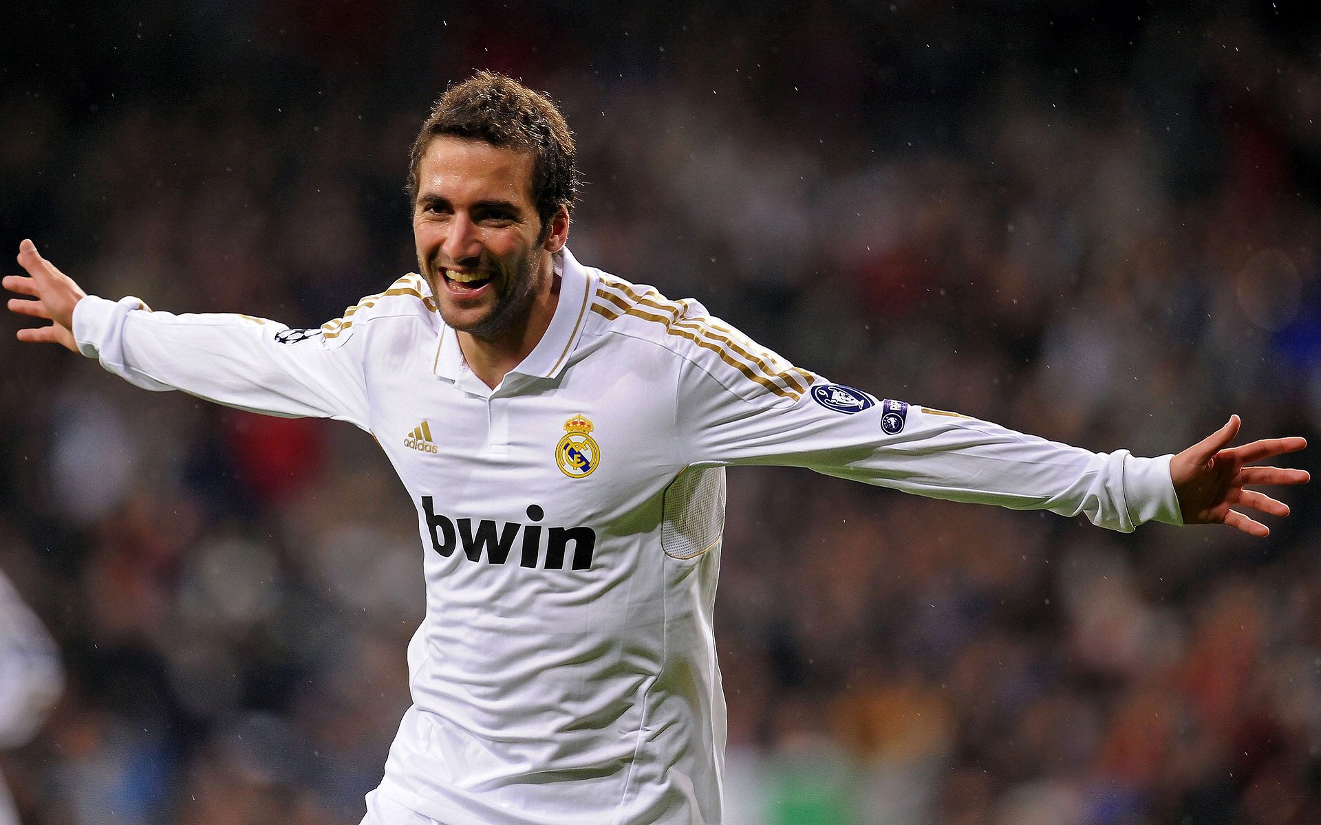 特斯·冯·迪克：精准的直塞球让南非队的进攻打破对方防线，冯 斯特拉克