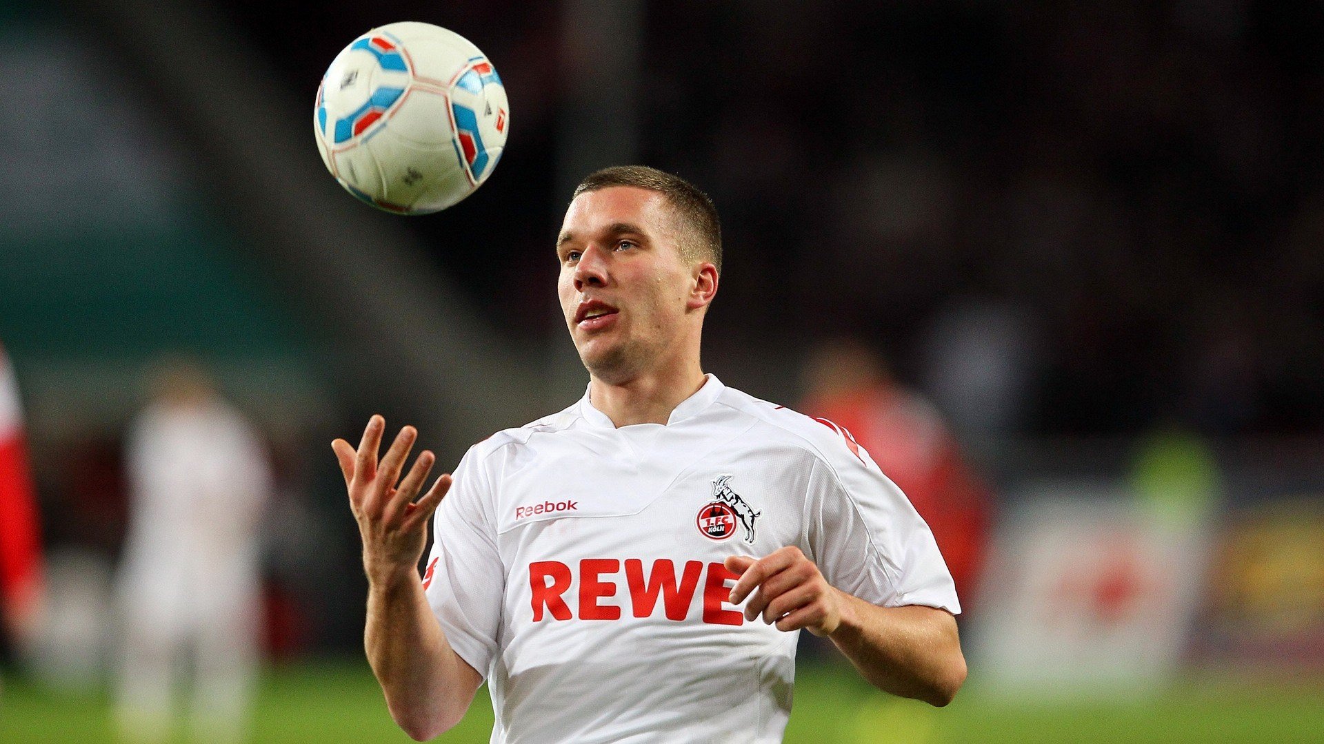 澳大利亚防守稳健，进攻端多点开花，澳大利亚打什么球